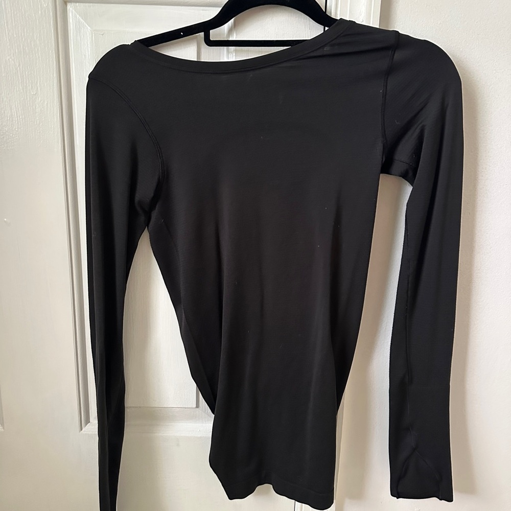 Lululemon Athletica Black Fitted Long Sleeve scrunched back size-small